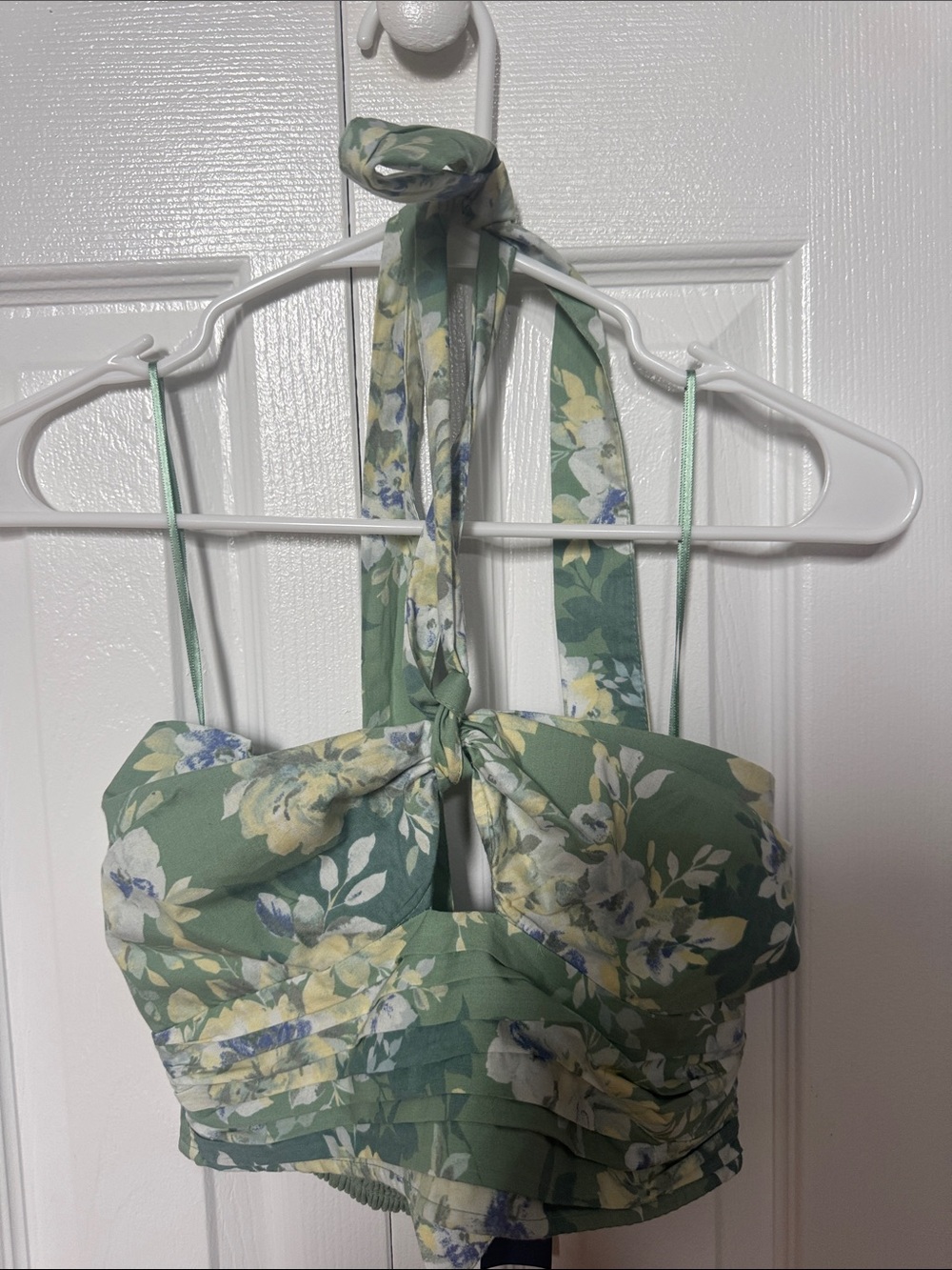 Abercrombie and Fitch S - Green Floral Halter Tie Crop Top